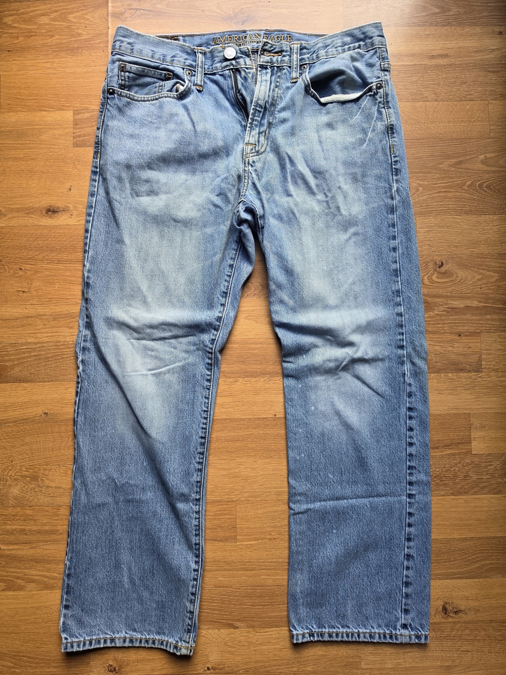 American Eagle Outfitters Light Wash Men’s Relaxed Jeans